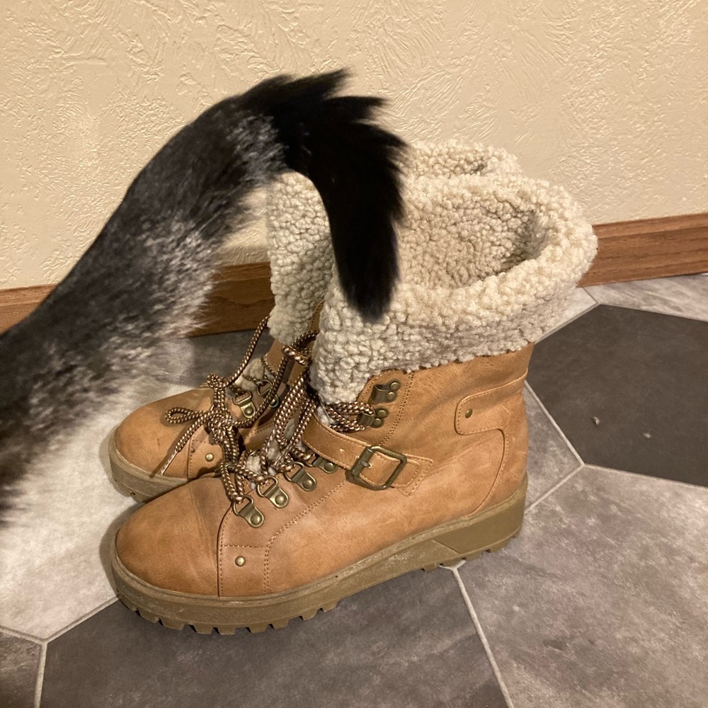 Sherpa Lined Booties - Picture 3 of 8